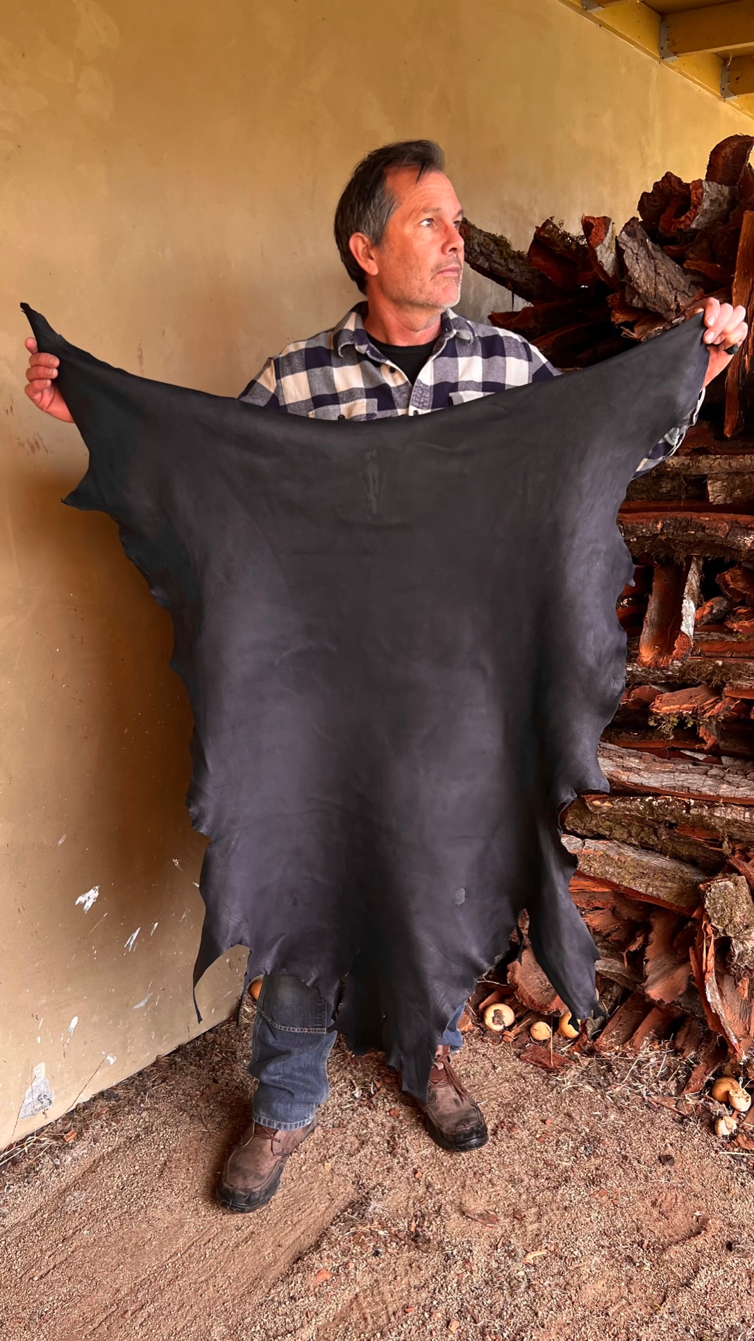 Oak bark tanned deerskin, black B1