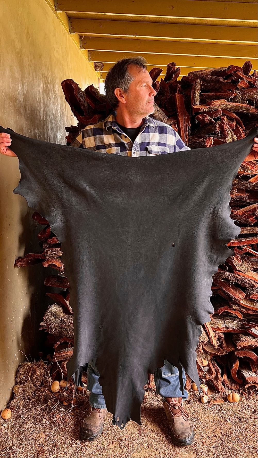 Oak bark tanned deerskin, black B3